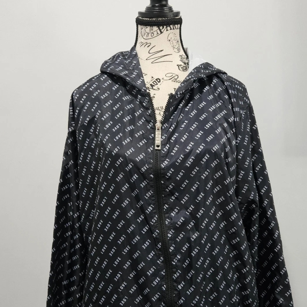 Lightweight Hoodie Jacket love love love size L  Thrill 94 Excellent Condition